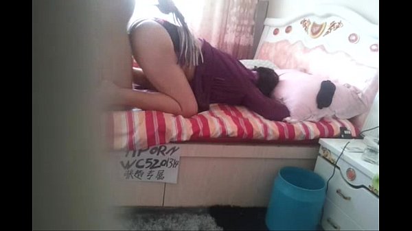 Quay lén địt em gái đĩ tại phòng trọ chật hẹp