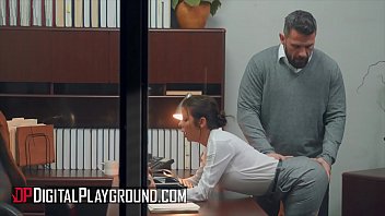 Cặp đôi Nảy Lửa Alexis Fawx địt Sếp Trong Văn Phòng – Digital Playground