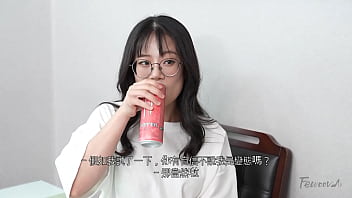 Cô Nàng Hàn Quốc đeo Kính Với đôi Tất Trắng Gợi Cảm