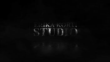 Cô Gái Trinh Nguyên Bướm Đẹp Bị Địt Lỗ Đít Thô Bạo Và Thông Hậu Môn Bằng Tay Và Cặc Khủng